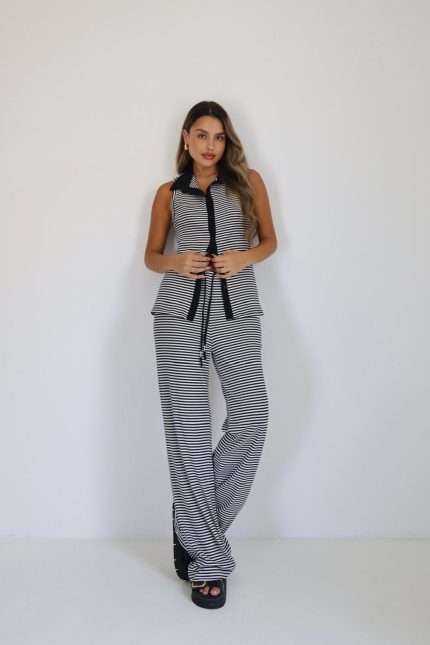 חליפת פסים צווארון